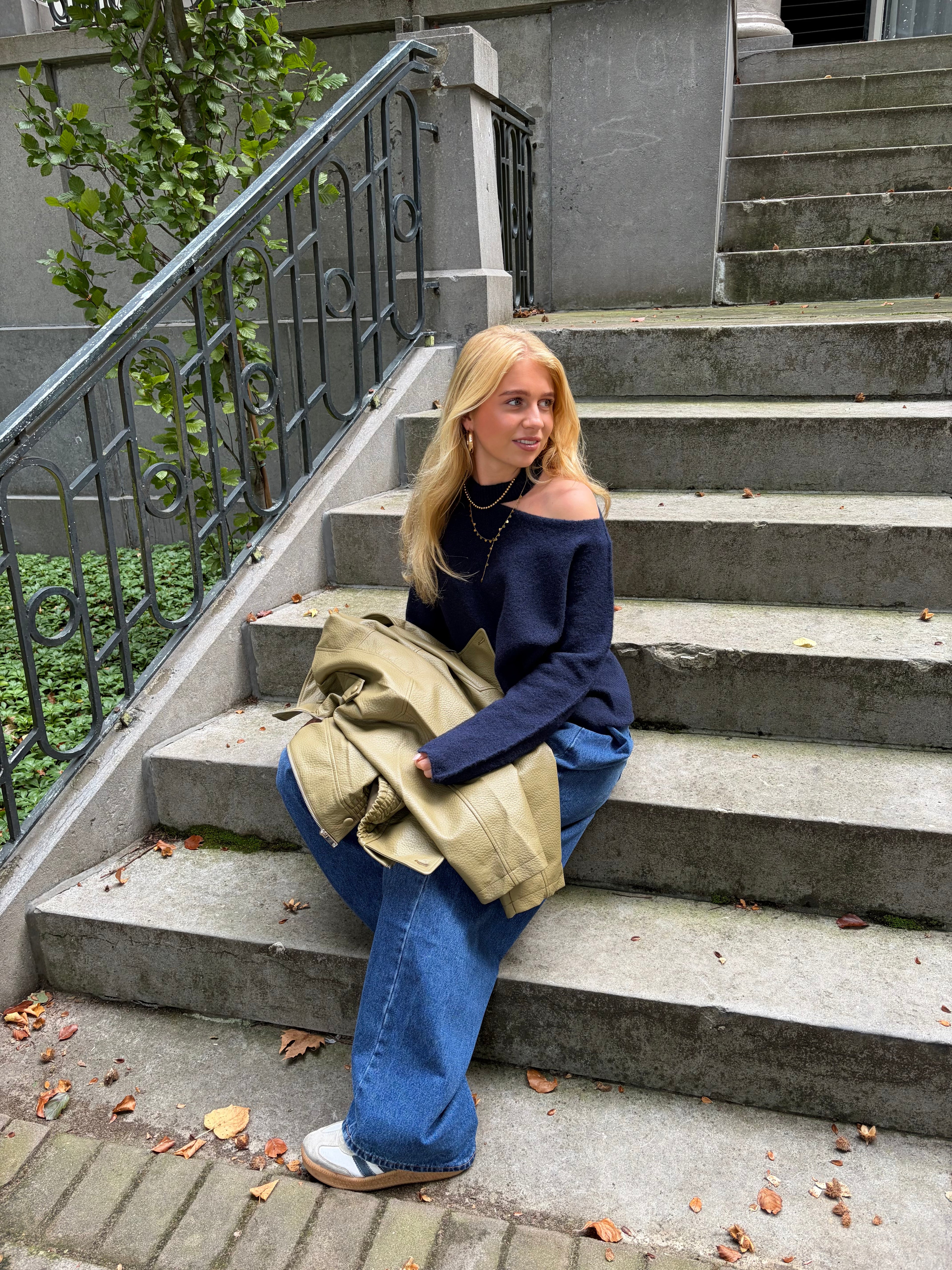 "Chloe" cut-out knit donkerblauw